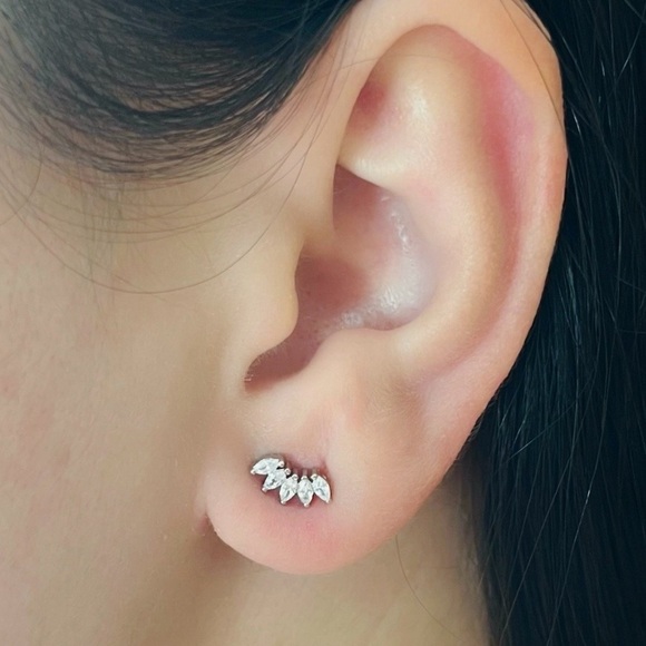 Sterling Silver Elegant Floral Stud Earrings,Minimalist Jewelry, - Picture 4 of 4